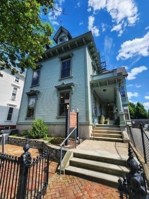 Building Photo - 390 Broadway