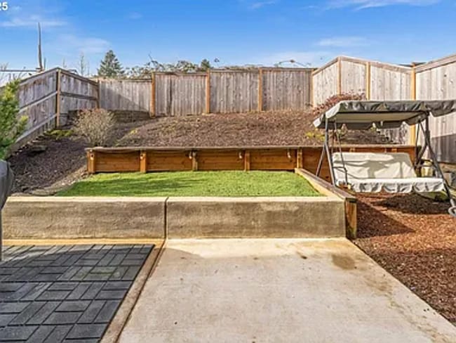 Building Photo - Modern Comfort Meets Convenience in Happy ...