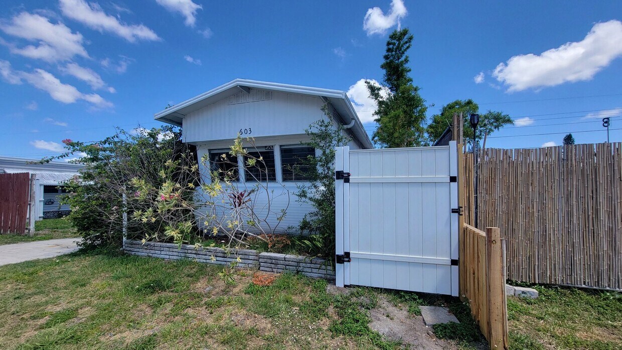 Primary Photo - 603 49th Ave Terrace W