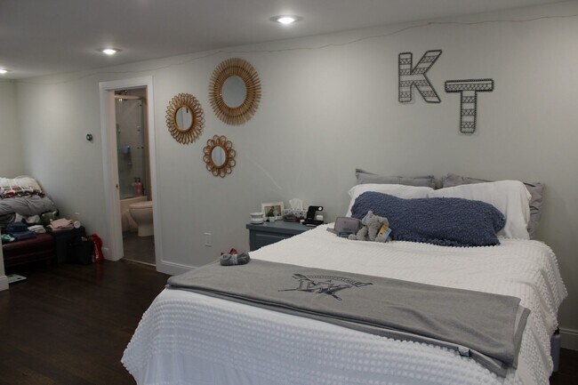 Building Photo - Modern 3bed w/2 bath
