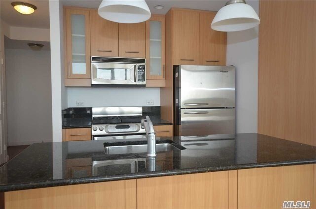 Foto del edificio - 107-24 71st Rd