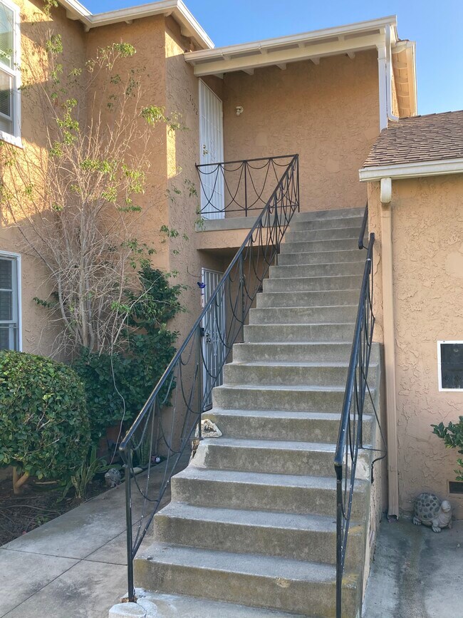 Apartment Entry - 7032 Flight Ave