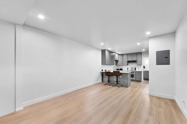 Foto del edificio - 1240 W 29th St