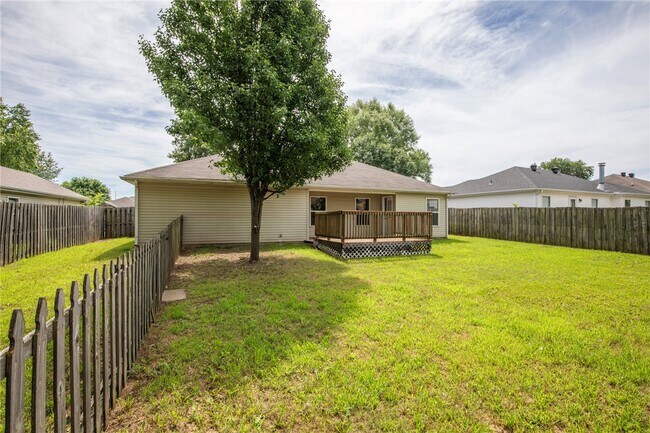 Foto del edificio - 902 SW Sandrock Rd