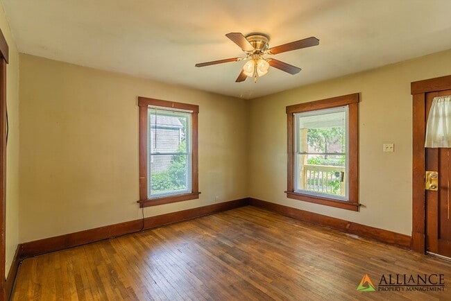 Building Photo - Ideal Location! Next to KSU!