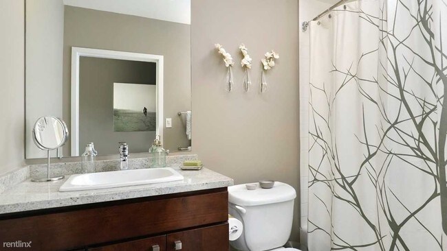 Foto del edificio - 1 br, 1 bath Condo - 28 W Chestnut St 1002