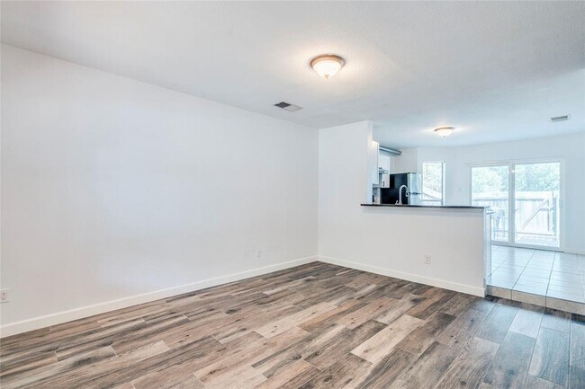 Foto del edificio - 1411 Gracy Farms Ln