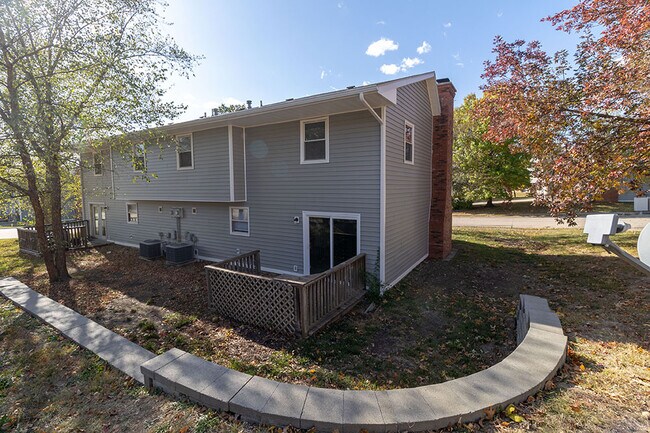 Building Photo - 2205 High Oaks Ct