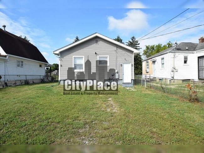 Building Photo - 1847 E Riverside Dr