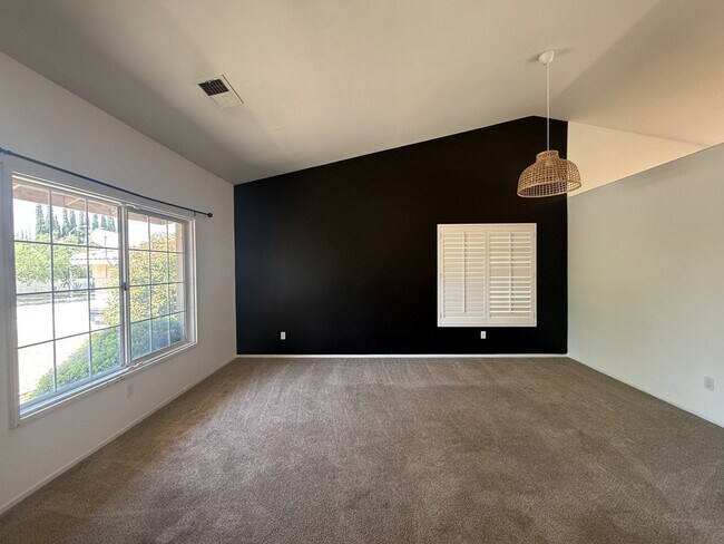 Foto del edificio - Quartz Hill 4 Bedroom 2 Bath!