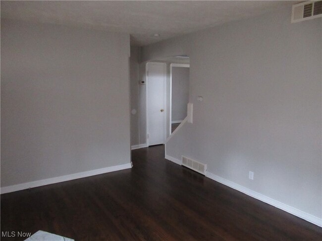 Foto del edificio - 18712 Parkmount Ave