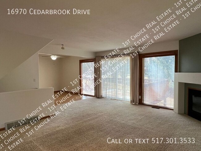 Foto del edificio - 16970 Cedarbrook Dr