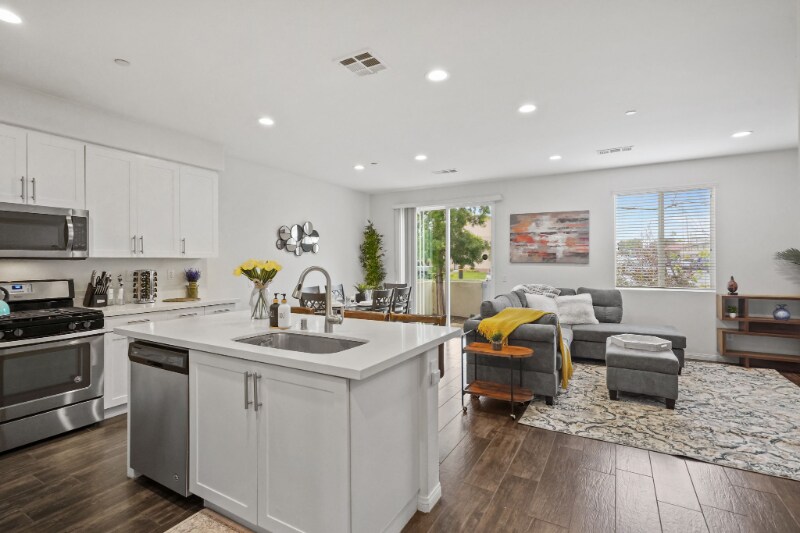 Foto principal - 4720 E Washington Ave