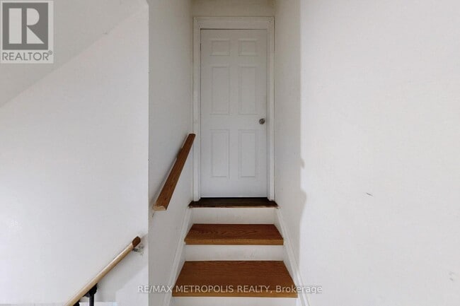 Building Photo - 11 Howes St