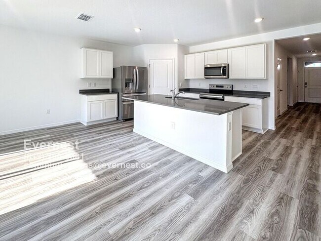 Building Photo - Beautiful 4-Bedroom Home with Modern Comfo...