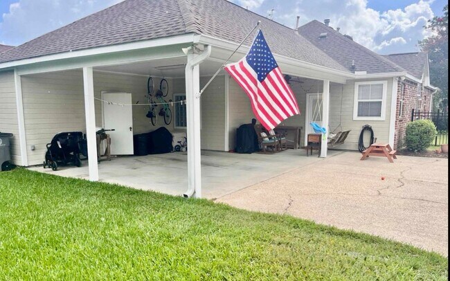 Foto del edificio - 18262 Lake Myrtle Dr