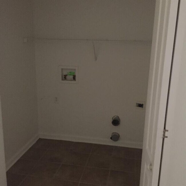 Building Photo - 193 Baybrook Cir