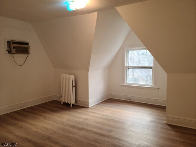 Building Photo - 163 Park St