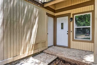 Building Photo - 2107 N Red Cedar Cir