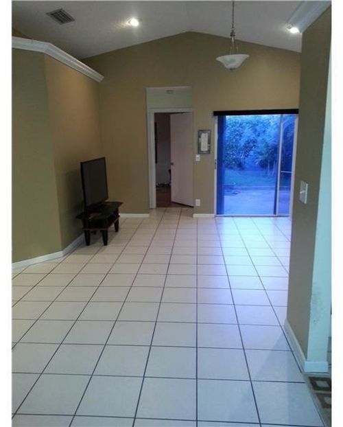 Foto del edificio - 663 NW 172nd Ter