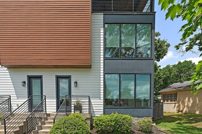 Foto del edificio - Walkable Luxury in Edgehill