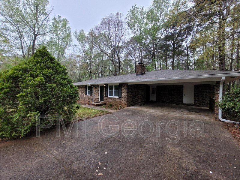 Primary Photo - 35 Flint Hill Dr