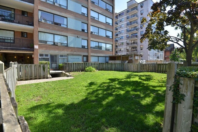 Building Photo - 77 Spencer Ave