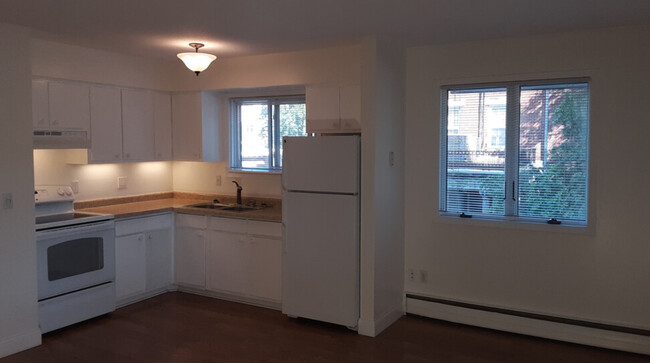 one bedroom-typical kitchen - 322 Clifton Ave