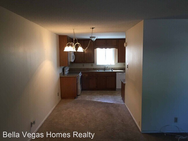 Building Photo - 2 br, 2.5 bath House - 569 Greenbriar Town...