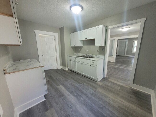 Foto del edificio - Recently Renovated 2 Bedroom, 1 Bathroom w...