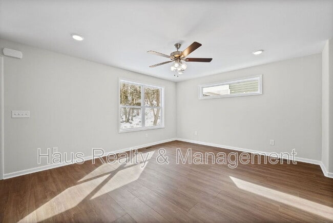 Building Photo - 839 Cumberland Dr