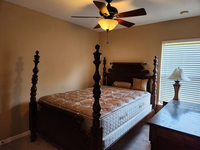 Building Photo - 3 Bedroom Townhome in Sanford