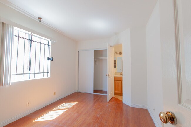 Foto del edificio - 320 E Plymouth St