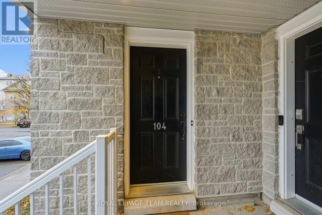 Building Photo - 104 Fir Ln