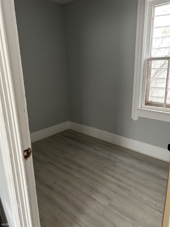 Building Photo - 3 br, 1 bath Duplex - 3293 West 31st Stree...