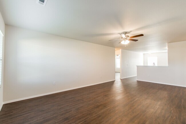 Foto del edificio - Band New 4 Bedroom Home in Lincoln!