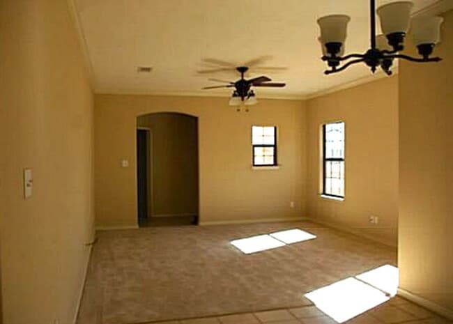 Foto del edificio - AUGUST 2026 PRE-LEASE! 3 bed, 2 bath in Sp...