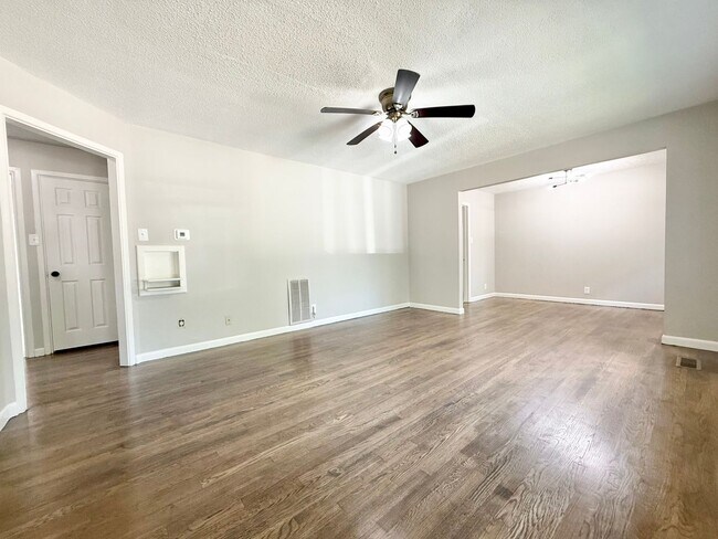 Building Photo - 25 Woodcliff Cir