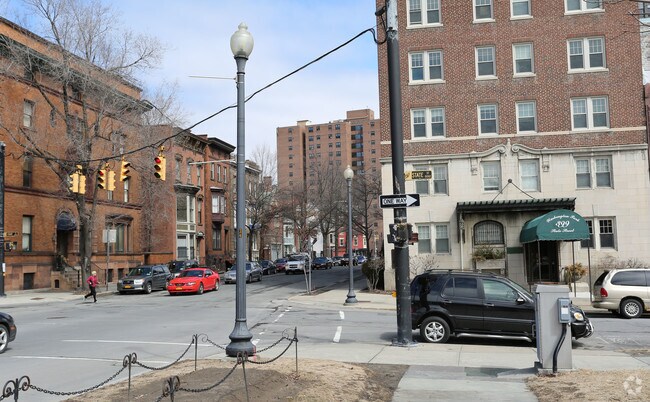 Foto del edificio - 399 Henry Johnson Blvd