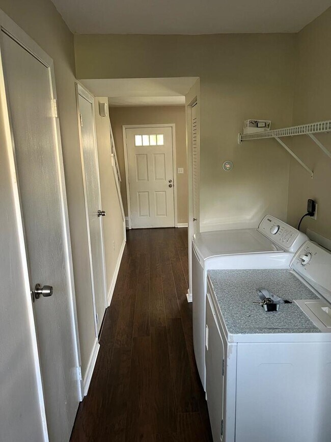 Foto del edificio - 607 English Creek Ct