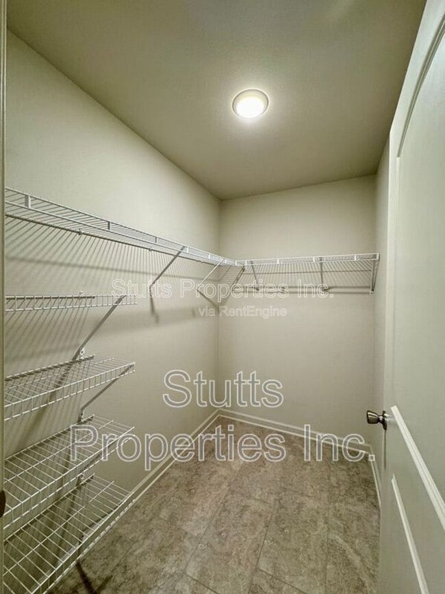 Building Photo - 200 Spindle Ct
