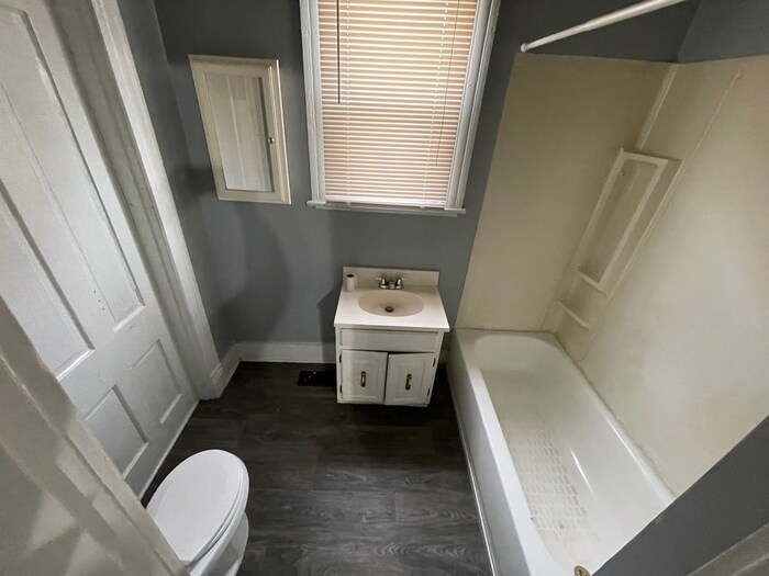 Building Photo - 4BD/1BA Single Family Home