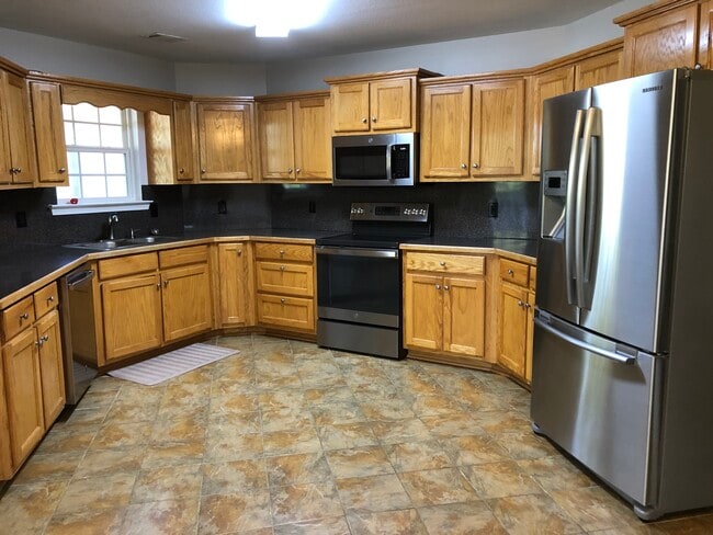 Building Photo - 324 E River Bend Dr