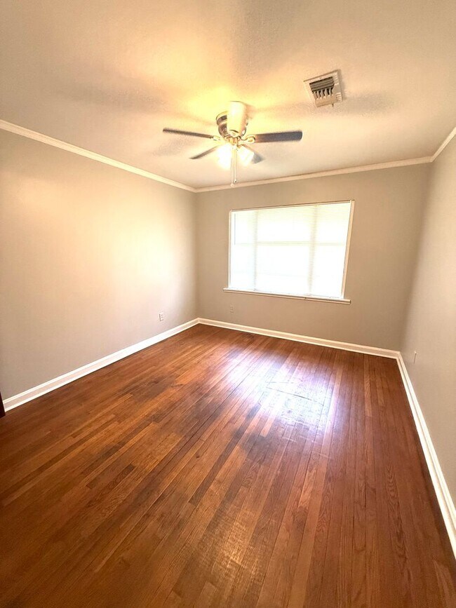 Foto del edificio - ** 3 Bed 1 Bath Located in Montgomery Heig...