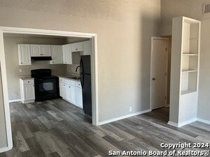 Building Photo - 1803 Plaza del Sol St