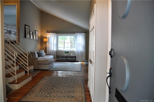 Foto del edificio - Lovely 3 Bedroom 2 Bathroom Single Family Home In Desirable West Hartford