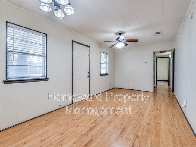 Building Photo - 9311 Oakland Dr