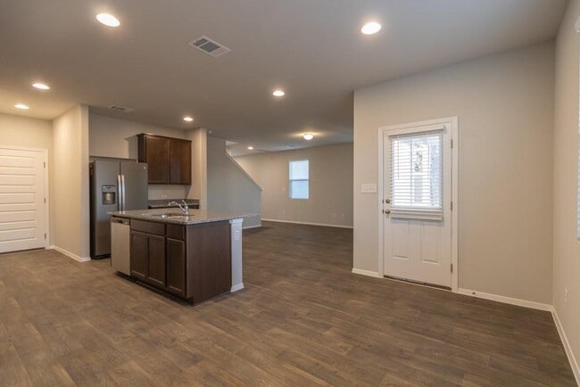 Building Photo - 213 Riverhill Cv