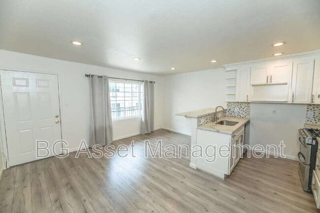 Building Photo - 1529 Alcatraz Ave