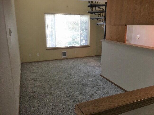 2nd floor - 6205 SE 92nd Ave